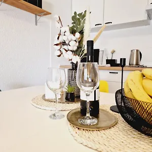 Apartment Melani, Vir